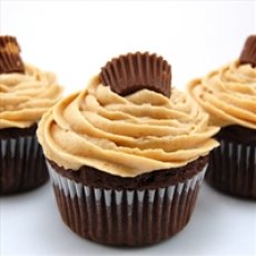 Chocolate Peanut Butter Cup Cupcakes with Peanut Butter Buttercream Icing