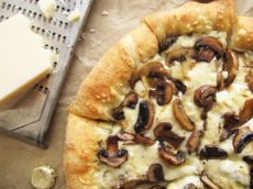 Mushroom Fontina Pizza