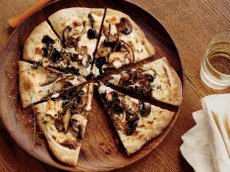 Mushroom and Goat Cheese Béchamel Pizzas