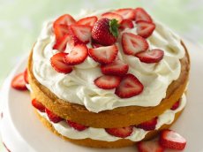 Strawberry and White Chocolate Buttercream Cake