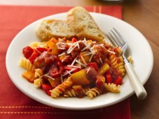 Slow Cooker Italian Sausages and Peppers with Rotini